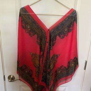 Beautiful Pink & Black Lightweight Poncho that can also be used as a wrap. 💞